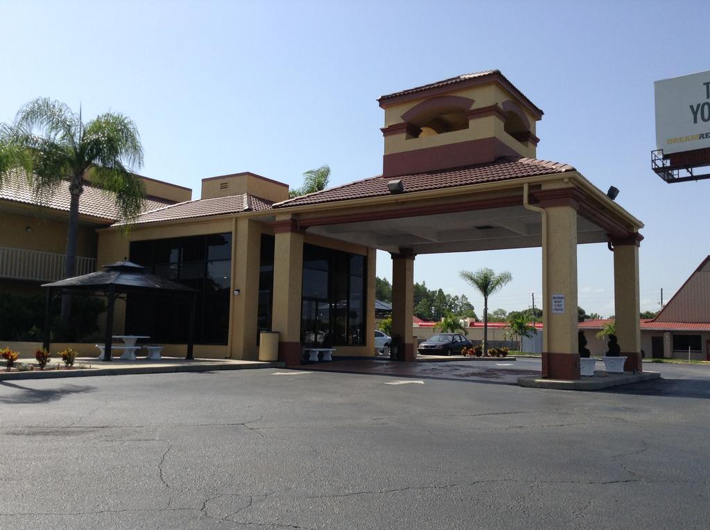 Rodeway Inn Port Richey North Exterior photo